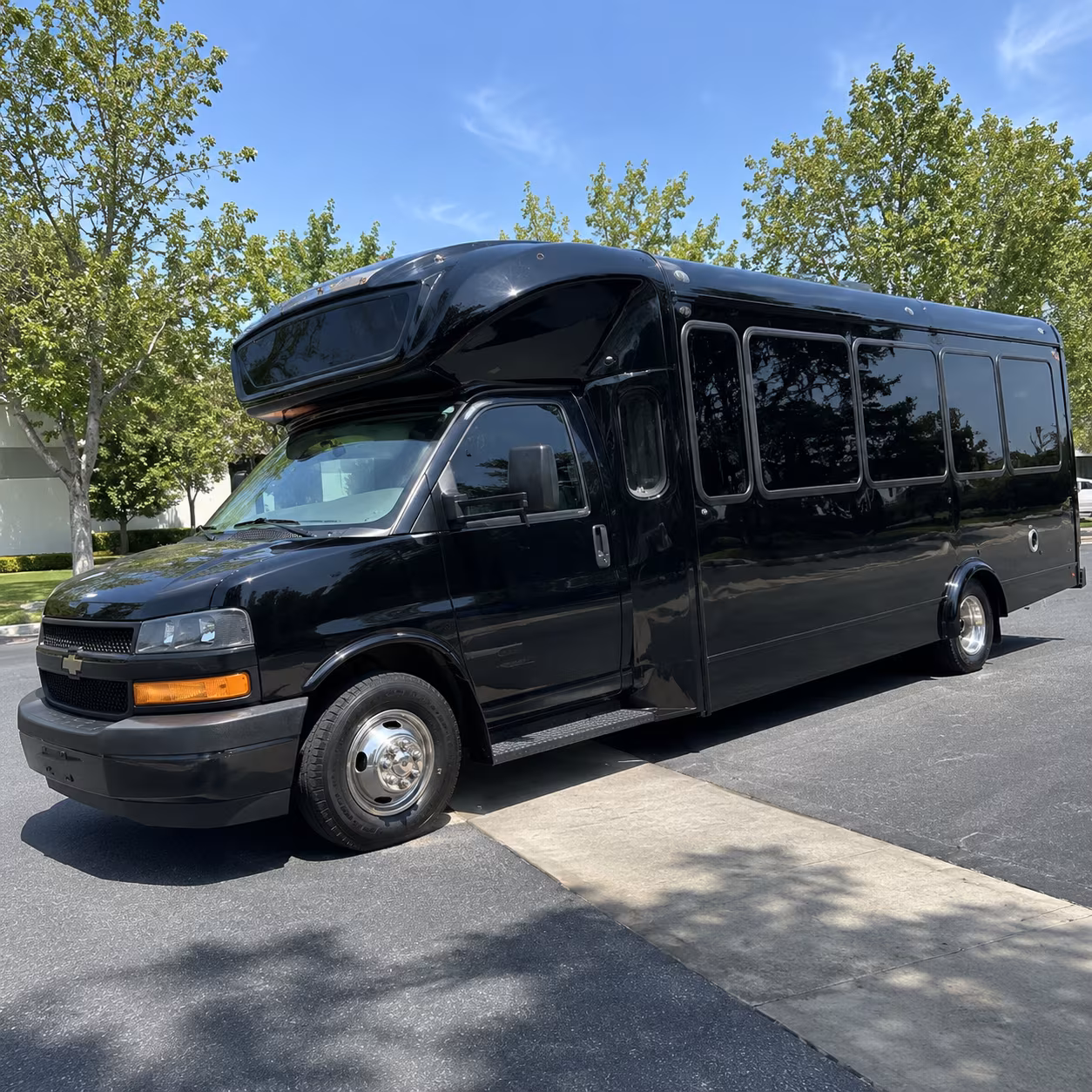 framingham 15 passenger party bus